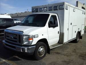 2012 Ford E-450 Super Duty Cube Van