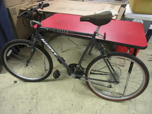 lot 204 image: HUFFY NEW WEST 18-SPEED BICYCLE