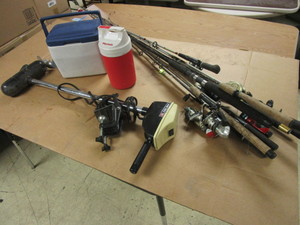 lot 211 image: MINN KOTA TROLLING MOTOR, FISHING RODS AND REELS, COOLERS, PADDLE
