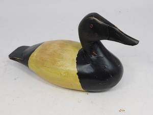 lot 3 image: Custom Art Concepts Wood Duck Decoy Sculpture Glass Eyes