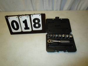 lot 18 image: Craftsman 10 pc Socket Wrench Set - SAE