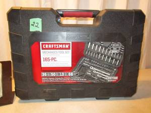 lot 22 image: Craftsman 165 pc Mechanics Tool Set