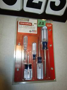 lot 23 image: Craftsman 5 pc Screwdriver Set