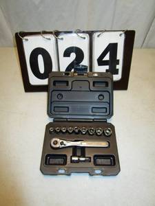 lot 24 image: Craftsman 11 pc SAE Socket Set