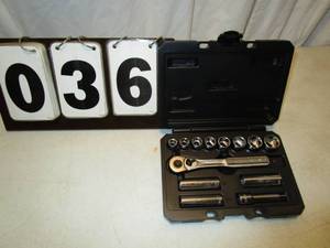 lot 36 image: Craftsman 13 Pc Socket Wrench Set - SAE