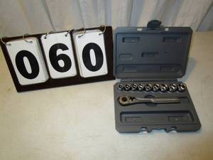 lot 60 image: Craftsman 10 pc Socket Wrench Set - Metric
