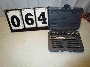 lot 64 image: Craftsman 13 Pc Socket Wrench Set - Metric
