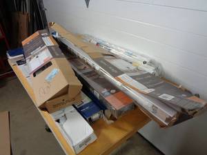 lot 64 image: Large Lot of Assorted Blinds