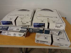 lot 72 image: 6 Kohler Toilet Seats