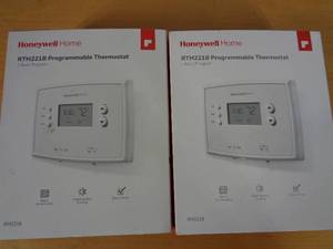 lot 79 image: 2 Honeywell Programmable Thermostats