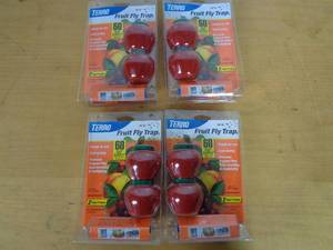 lot 118 image: 8 New Fruit Fly Traps