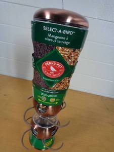 lot 119 image: New Perky Pet Select a Bird Feeder