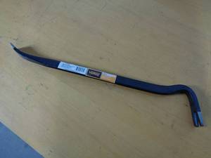 lot 127 image: New 24 inch Wrecking Bar