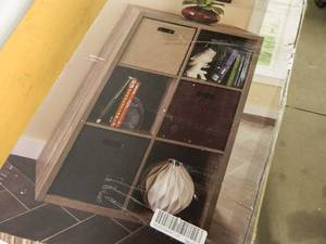 lot 43 image: Closetmaid 6 Cube Organizer Shelf
