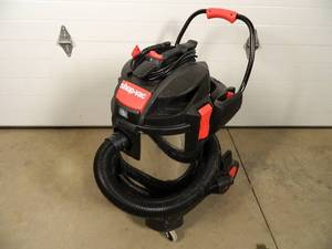lot 8 image: 16 Gallon Shop Vac