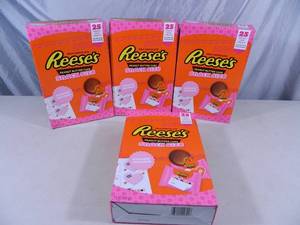 lot 174 image: 100 New Reese Snack Size Peanut Butter Cups