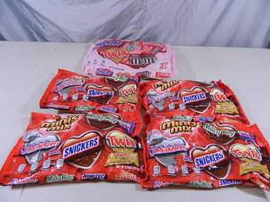 lot 182 image: 5 New Bags of Mars Candy