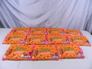 lot 184 image: 66 Packs of Reese Pieces Hearts