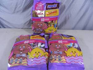 lot 186 image: 3 New Large Bags of Candy