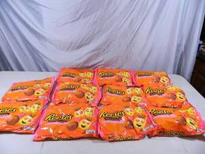 lot 195 image: 11 New 10.2 oz Bags of Reeses Peanut Butter Cup Lovemojis