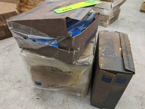 lot 41 image: Lot of (1) Case of Chevron Delo Heavy Duty Moly 3% EP 1 14-oz. Cartridges