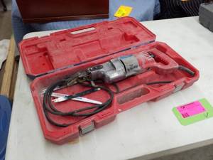 lot 4 image: Milwaukee Heavy Duty Sawzall with Case