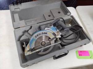 lot 5 image: Skil Skilsaw 7-14in. Worm Drive Saw with Case