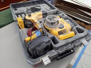 lot 9 image: DeWalt Rotary Laser Level DW077 with Case