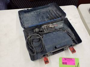 lot 17 image: Bosch Bulldog 11234VSR with Case