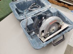 lot 21 image: Bosch 7-14in. Circular Saw 1655 with Case