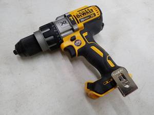 lot 28 image: DeWalt 12in. Cordless 20VDC HammerdrillDrill Driver DCD996