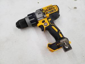 lot 30 image: DeWalt 12in. Cordless 20VDC HammerdrillDrill Driver DCD996