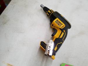 lot 39 image: DeWalt 20VDC Drywall Screwgun DCF620
