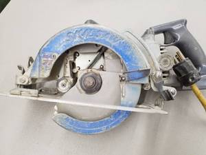 lot 60 image: Skil Skilsaw 7-14in. Worm Drive Saw HD77