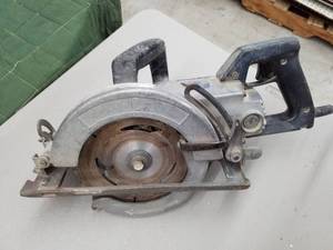 lot 101 image: Skil Skilsaw 7-14in. Worm Drive Saw 2700