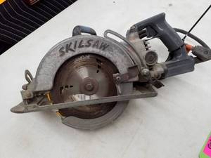 lot 103 image: Skil Skilsaw 7-14in. Worm Drive Saw