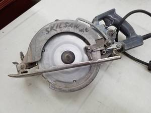 lot 105 image: Skil Skilsaw Professional 7-14in. Worm Drive Circular Saw 70