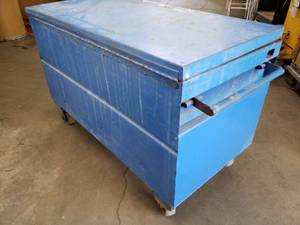 lot 202 image: Knaack Steel Job Site Box