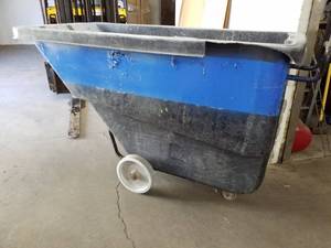 lot 204 image: 2-Wheel Utility Dump Cart