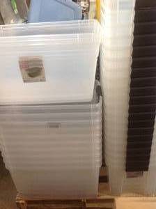 lot 30 image: Mixed pallet of all sort of containers. different colors and sizes whit some covers review the photos