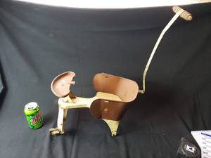 lot 1 image: Vintage Metal Doll Stroller