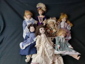 lot 5 image: Lot of Porcelain Dolls
