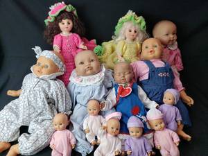 lot 6 image: Baby Dolls and Girl Dolls