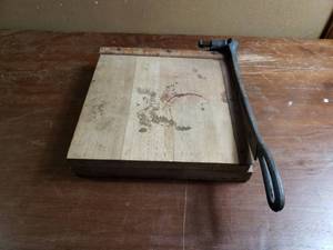 lot 12 image: Vintage Paper Cutter Ingento No. 3