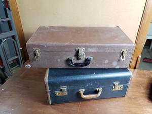 lot 13 image: 2 Vintage Luggage