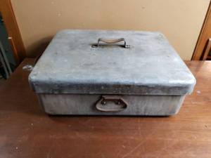lot 34 image: Large Heavy Aluminum Cooker  Server