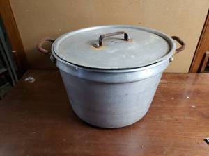 lot 35 image: Large Aluminum Canning Pot