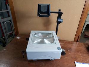 lot 39 image: 3M 1700 Projector