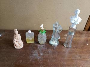 lot 40 image: Perfume and Cologne Bottles