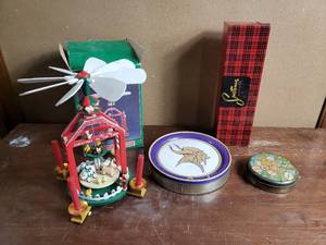 lot 41 image: Tins and Christmas Dcor